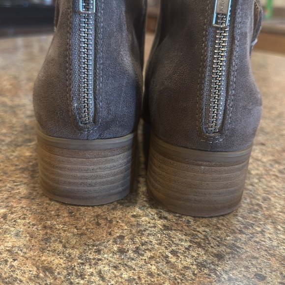 Dolce Vita Asymmetrical Ankle Bootie Size 11 Gray Back Zipper Closure Almond Toe - Picture 10 of 16